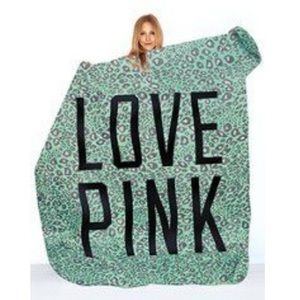 Rare VS Pink stadium blanket mint cheetah